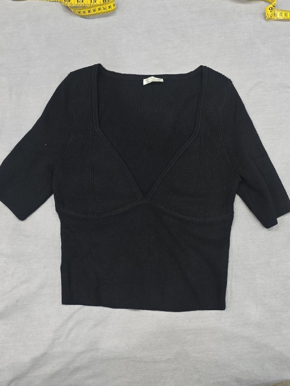 Black V-Neck Cropped Knit Top